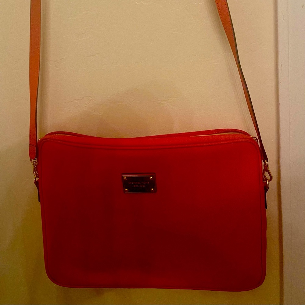 Authentic Michael Kors computer bag/tablet.